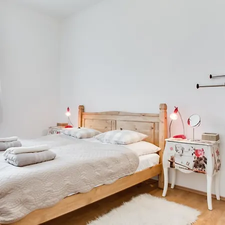 Comfy 2 Bedroom Prag