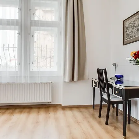 Comfy 2 Bedroom Apartman Prága